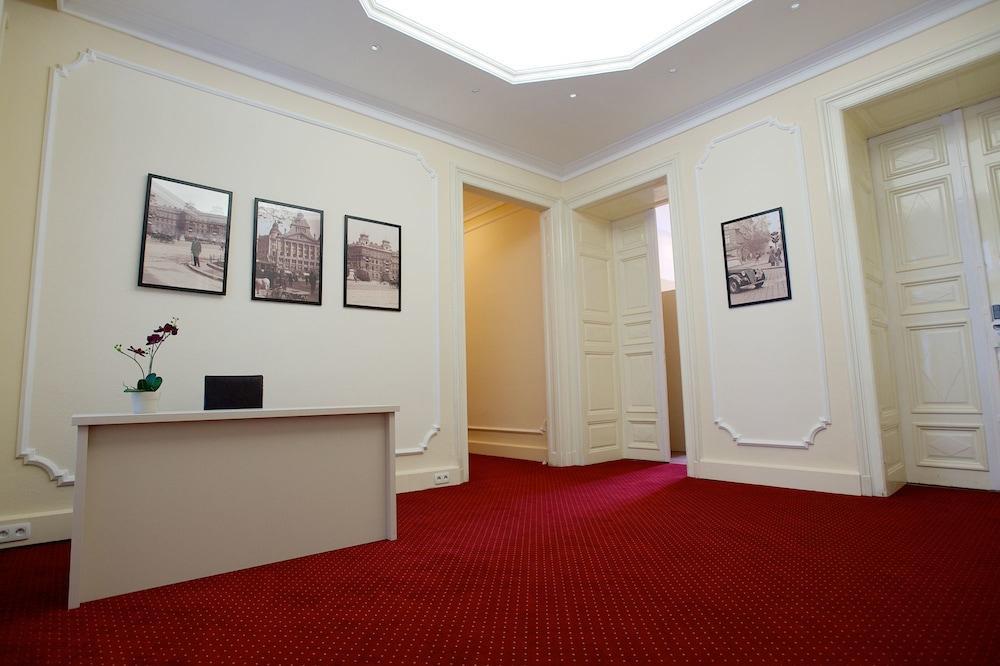 Andrassy Thai Hotel Budapest Exterior foto